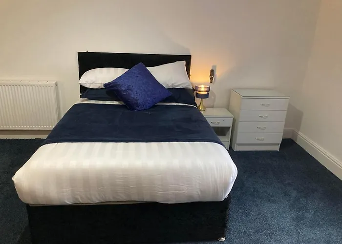 Agapi Apartment - Sea View Sleeps Ten